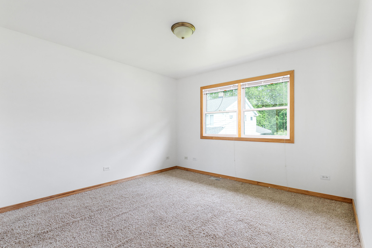426 East 5th Street Lockport, IL 60441 - Photo 16 of 20 an empty room with windows