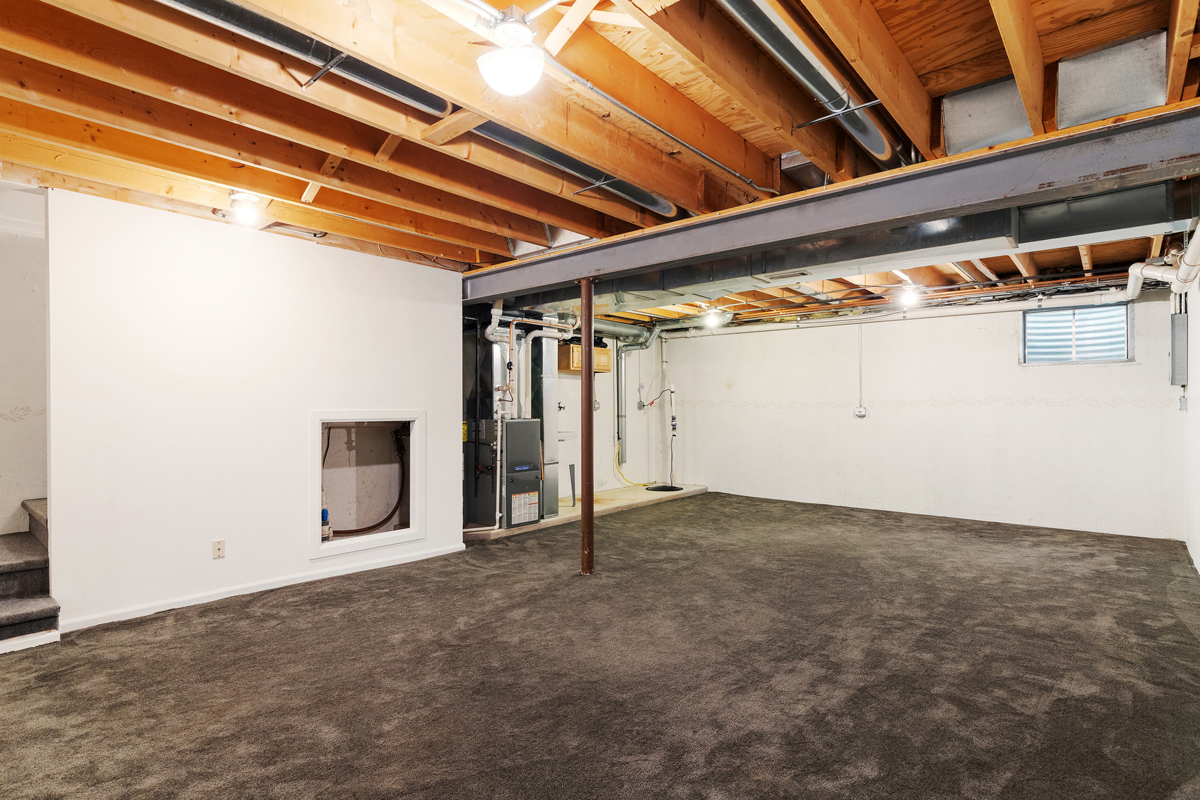 426 East 5th Street Lockport, IL 60441 - Photo 17 of 20 a view of an empty room