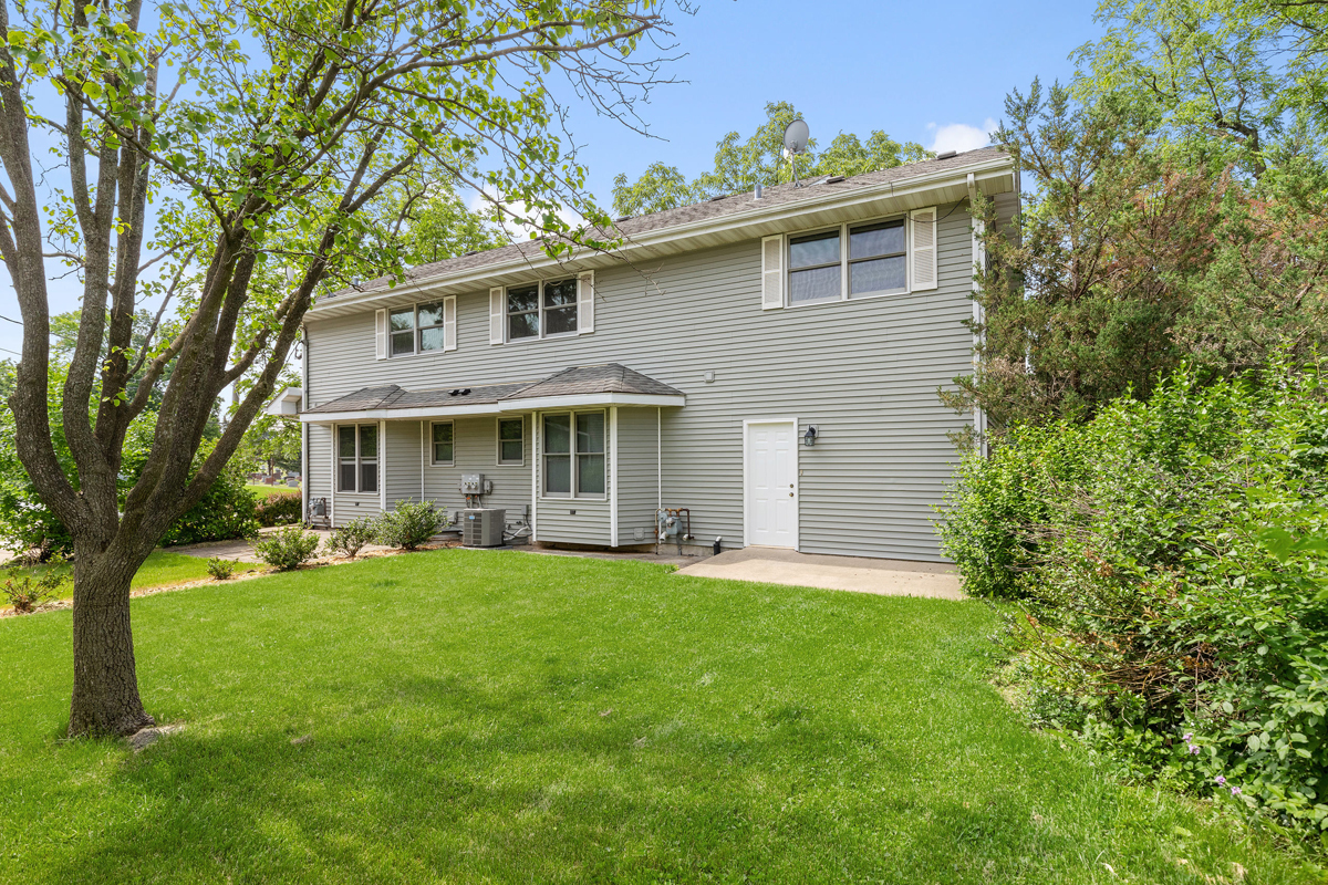 426 East 5th Street Lockport, IL 60441 - Photo 2 of 20 front view of a house with a yard