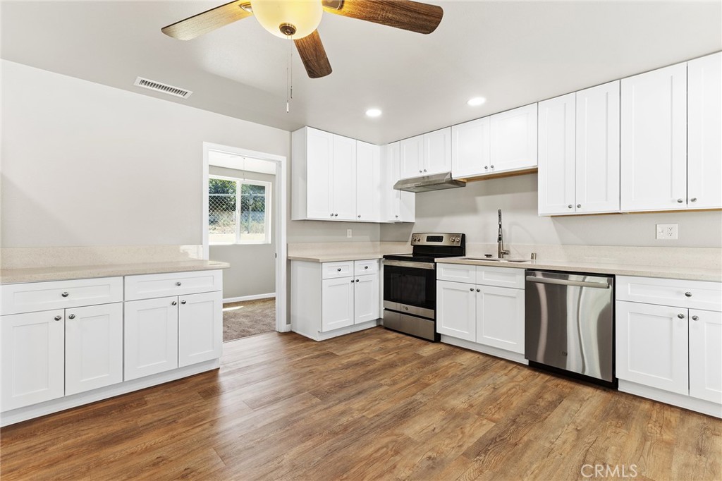 131 South Brandon Road Fallbrook, CA 92028 - Photo 3 of 39 Kitchen