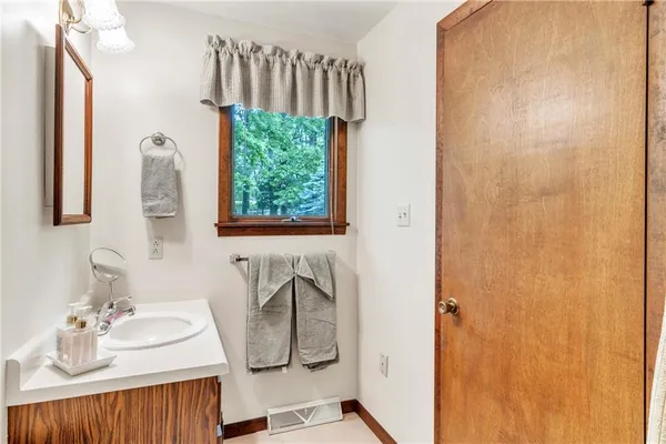 $329,900 | 454 Cherokee Drive, Butler, PA 16001