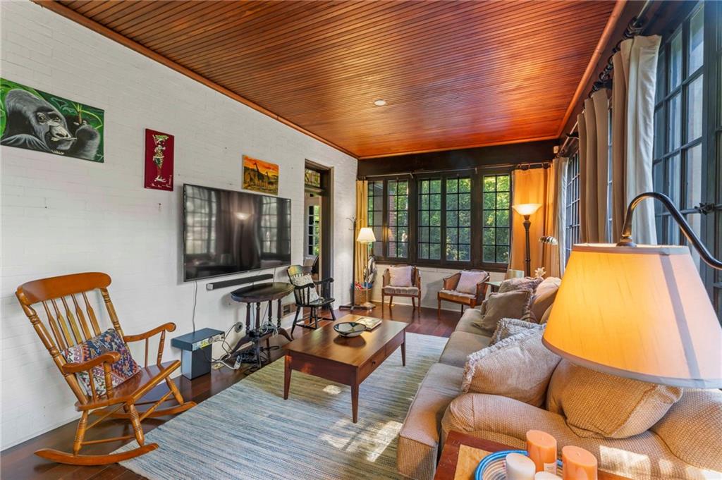 528 Undercliff Road Pittsburgh, PA 15221 - Photo 15 of 39