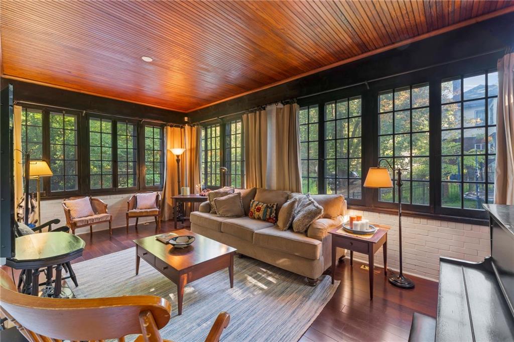 528 Undercliff Road Pittsburgh, PA 15221 - Photo 16 of 39