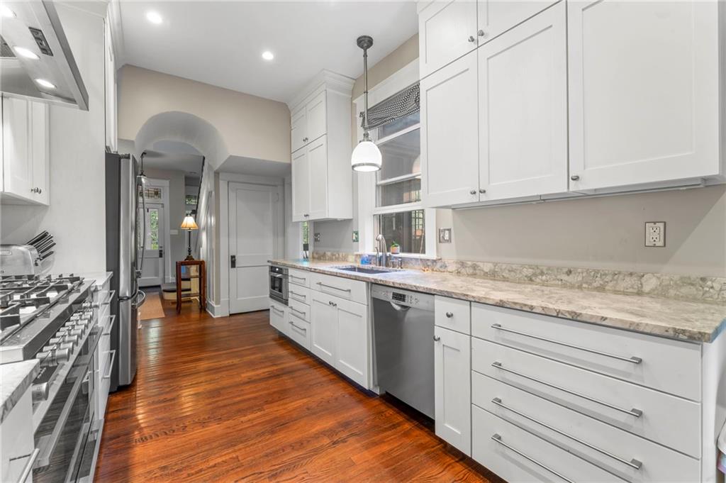 528 Undercliff Road Pittsburgh, PA 15221 - Photo 9 of 39