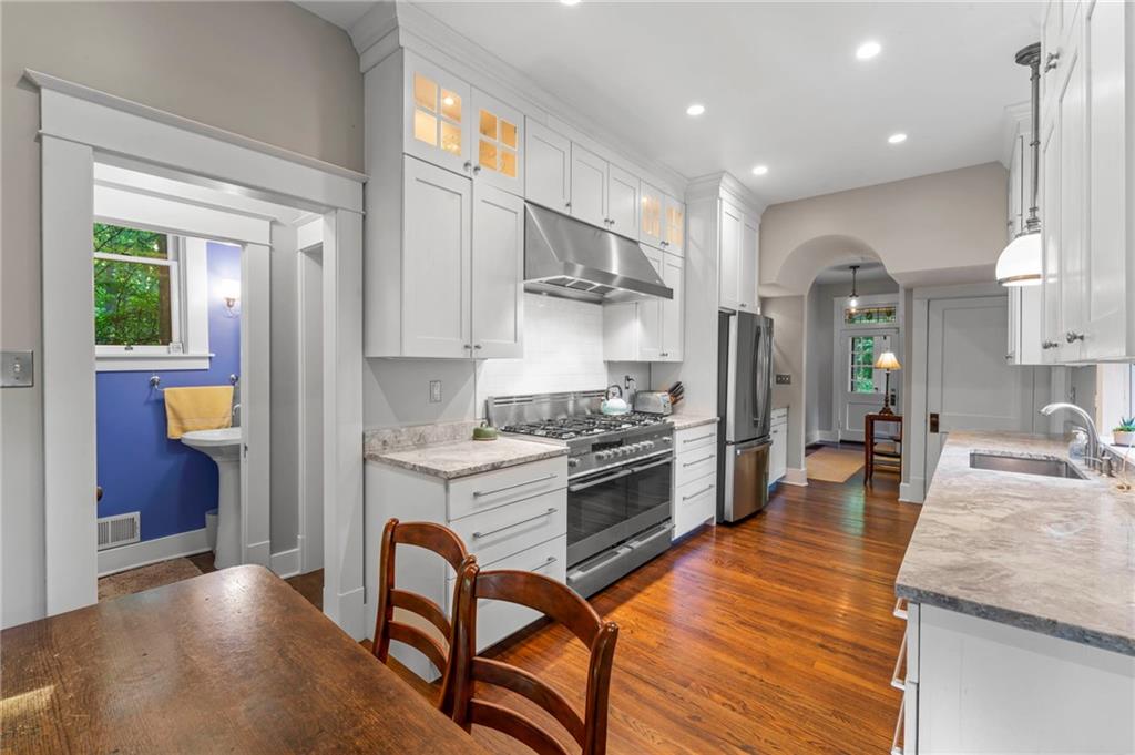 528 Undercliff Road Pittsburgh, PA 15221 - Photo 10 of 39