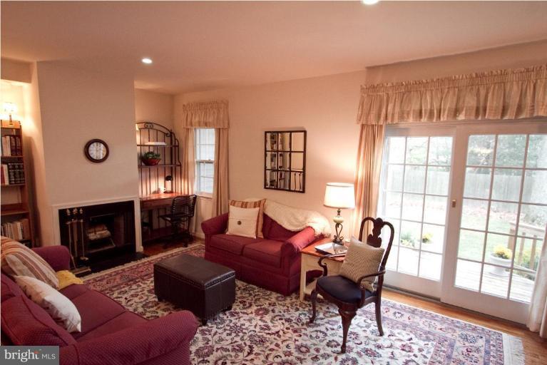 8595 Raglan Road Vienna, VA 22182 - Photo 2 of 30 Living Room
