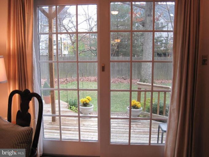 8595 Raglan Road Vienna, VA 22182 - Photo 17 of 30 Deck