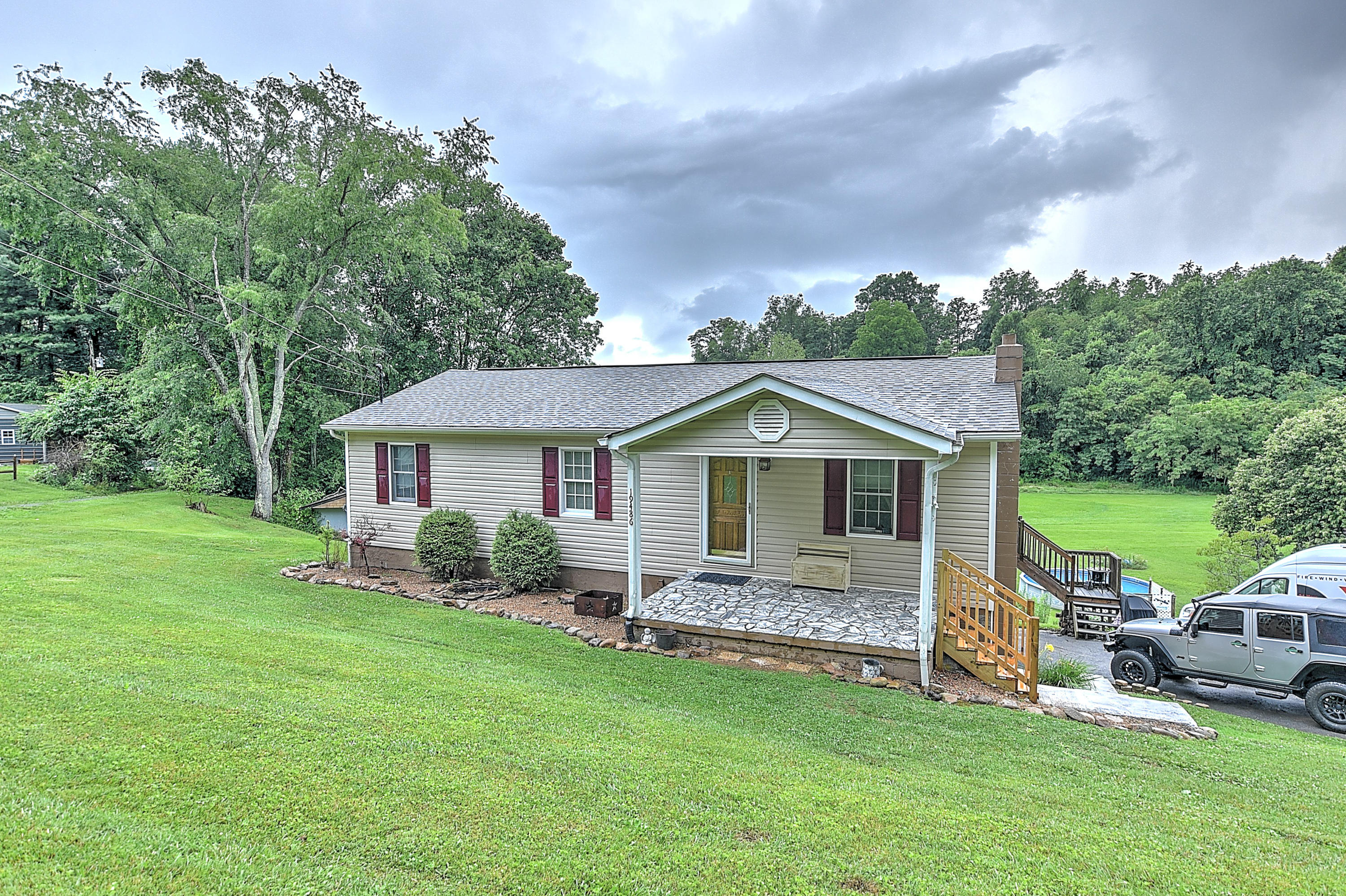 19486 Astor Road Abingdon, VA 24210 - Photo 1 of 29 19486 Astor-2