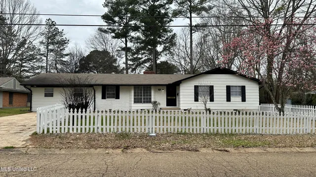 $184,900 | 5849 Medallion Drive, Jackson, MS 39211