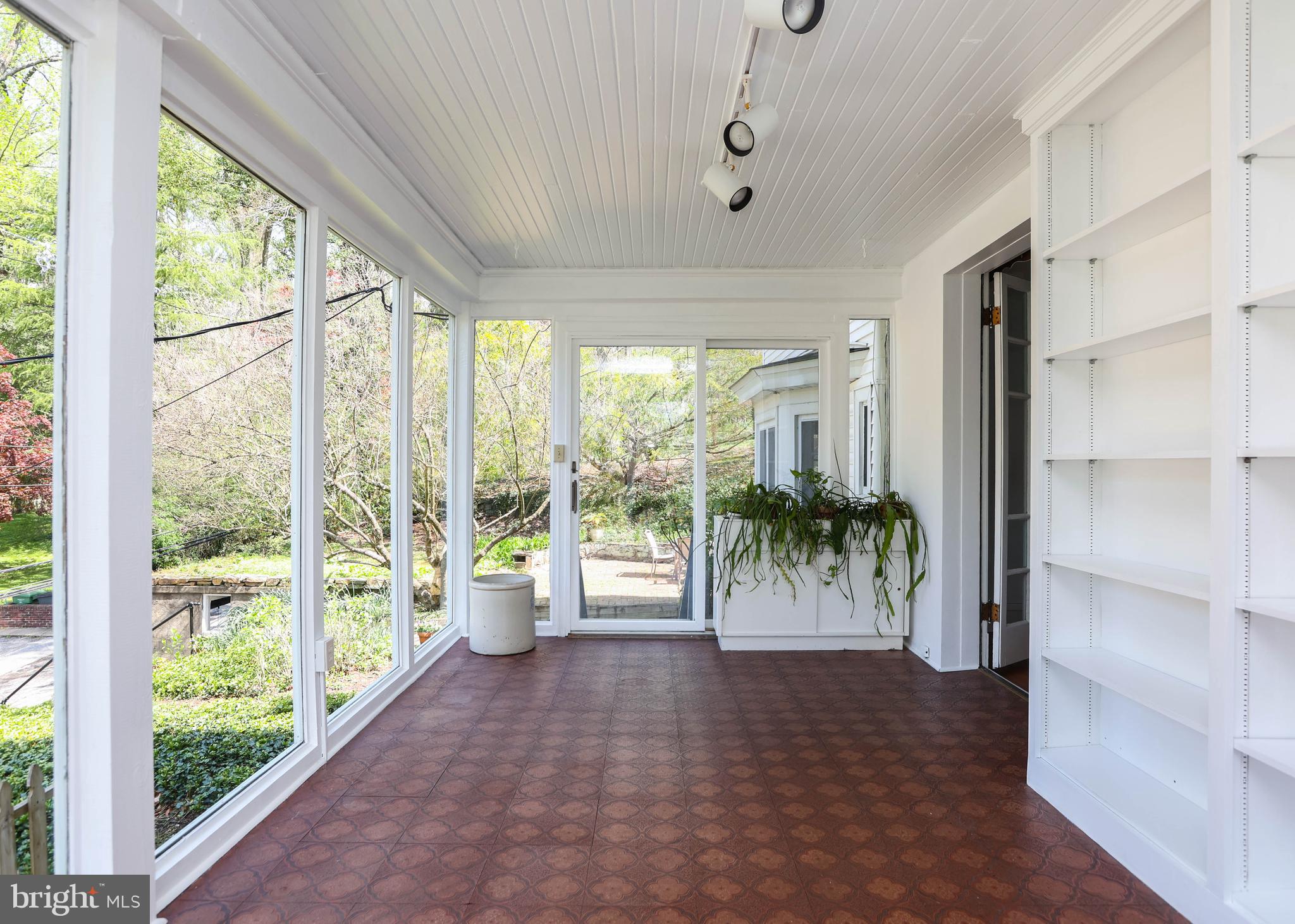 103 Edgevale Road Baltimore, MD 21210 - Photo 14 of 71 Sunporch with built-ins
