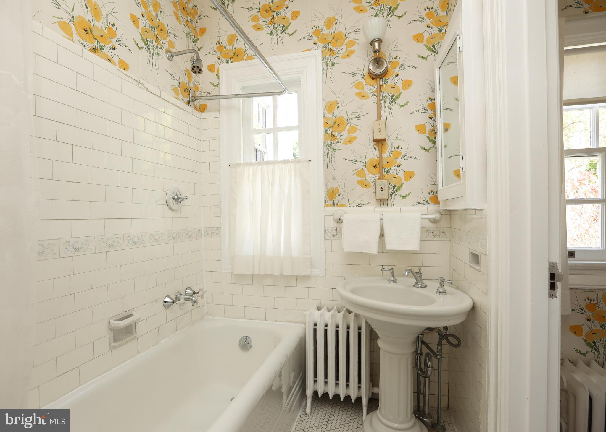 103 Edgevale Road Baltimore, MD 21210 - Photo 34 of 71 Guest bath ensuite
