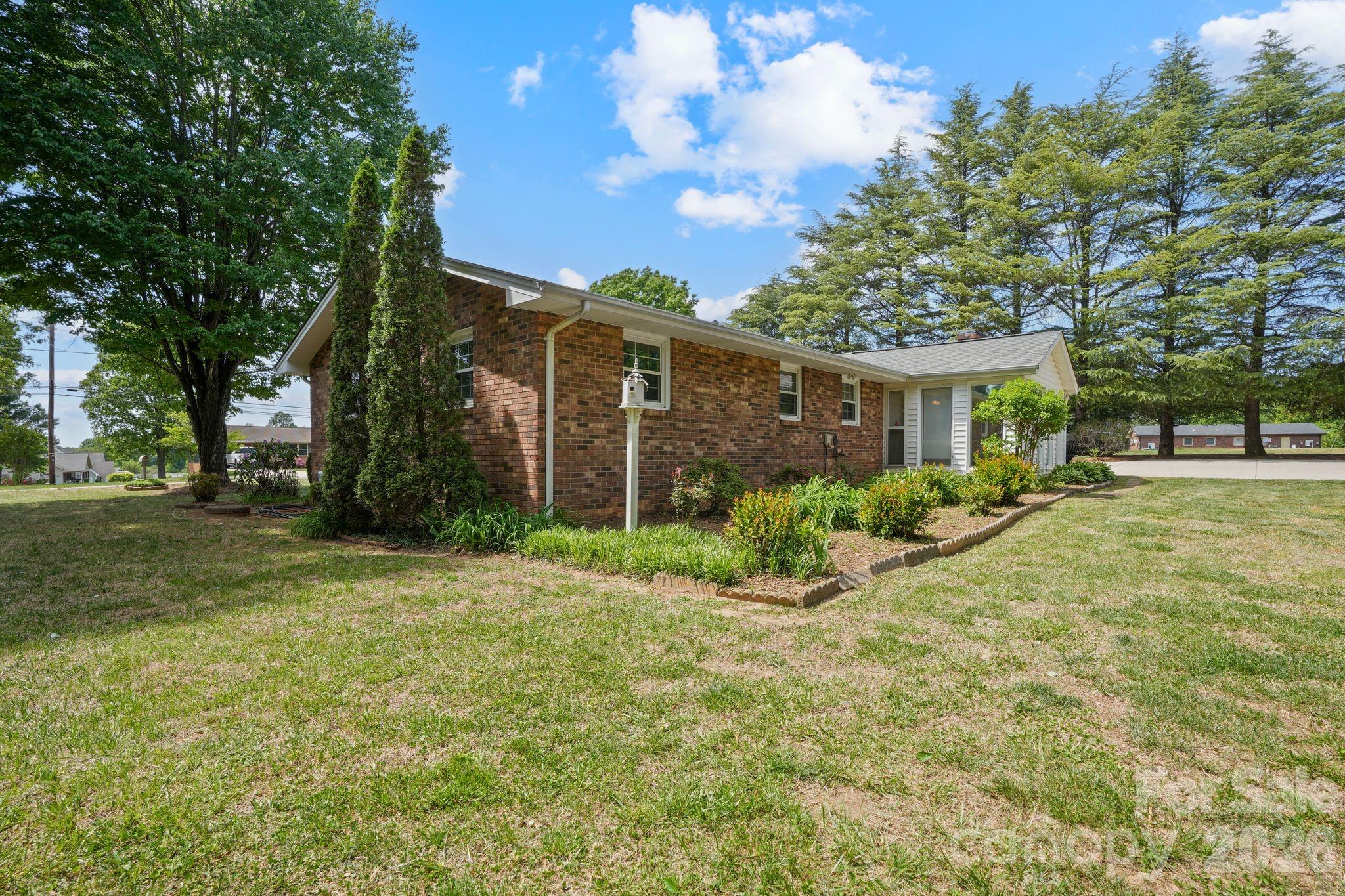3328 Sulphur Springs Road Northeast Hickory, NC 28601 - Photo 34 of 44