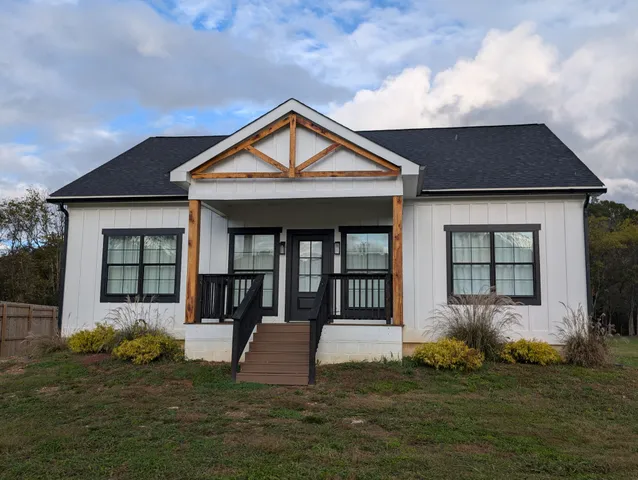 $304,000 | 138 Pawnee Drive, Bradyville, TN 37026