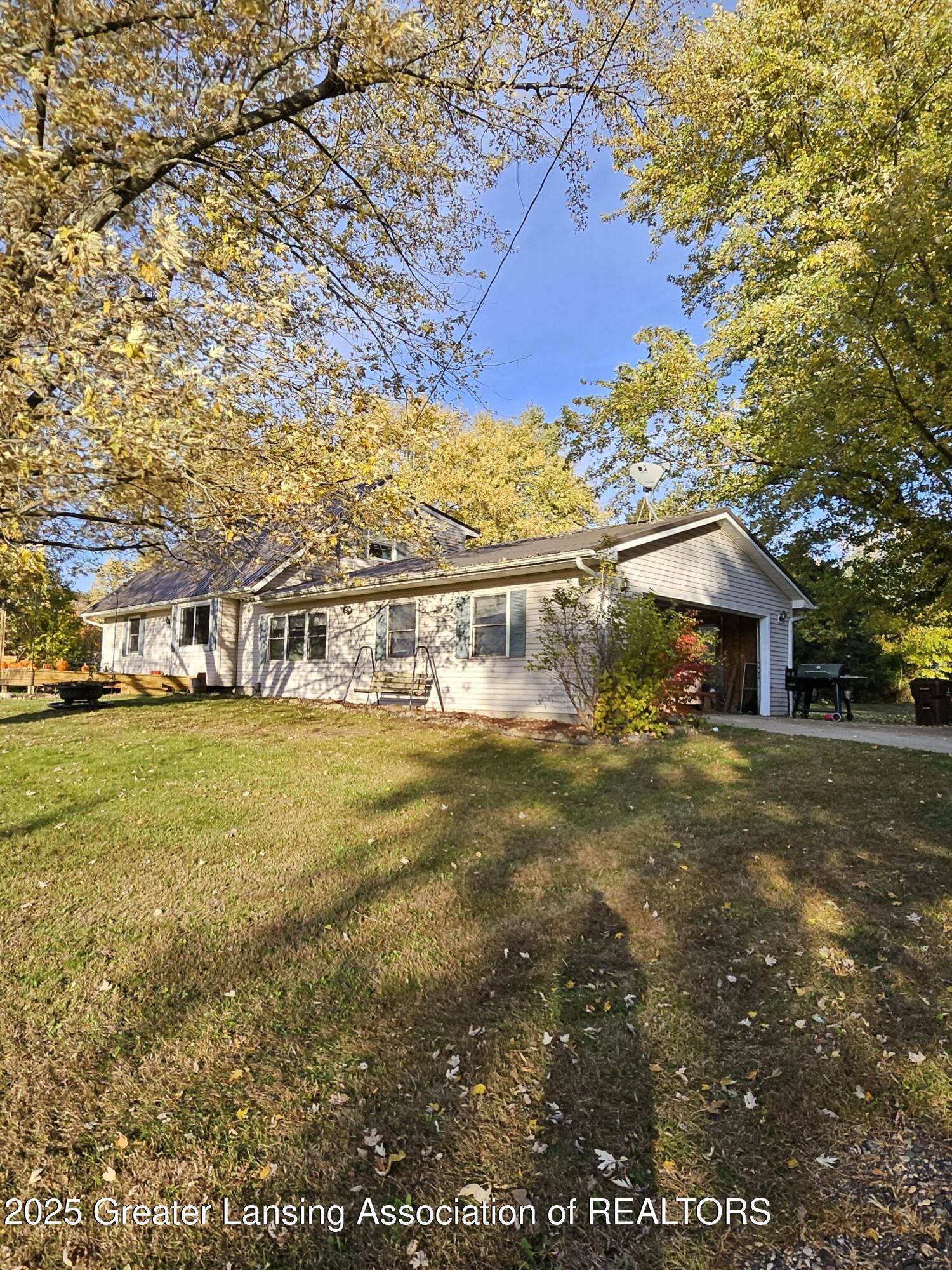 6089 South Loomis Road St. Johns, MI 48879 - Photo 3 of 31 Country living