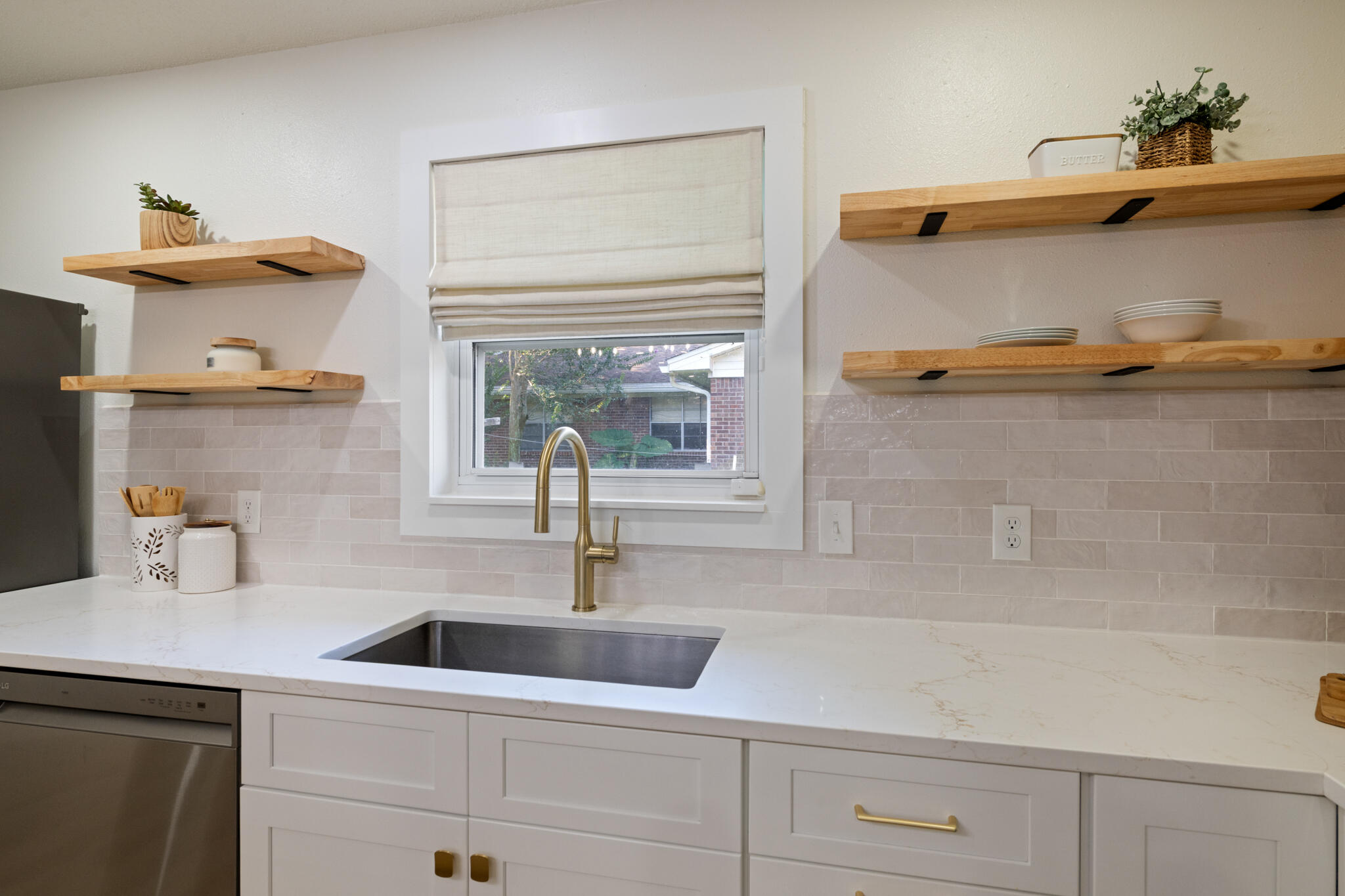 538 22nd Street Niceville, FL 32578 - Photo 13 of 46 a kitchen with a sink and cabinets