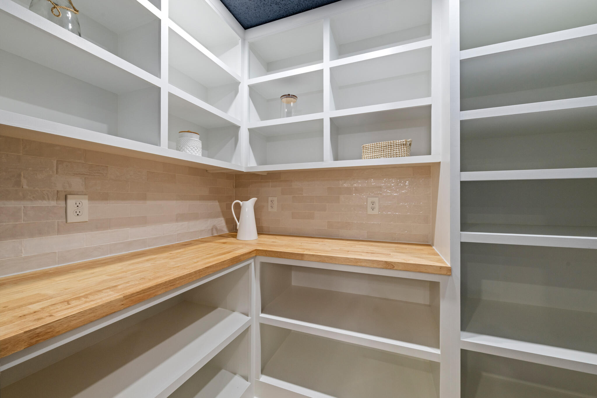 538 22nd Street Niceville, FL 32578 - Photo 15 of 46 a view of an empty walk in closet