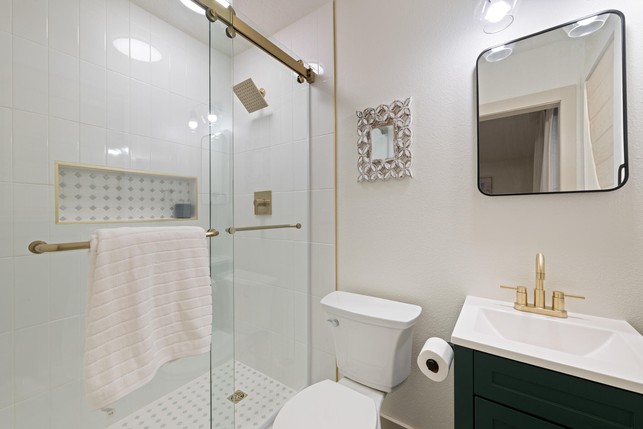 538 22nd Street Niceville, FL 32578 - Photo 22 of 46 a bathroom with a toilet sink and shower