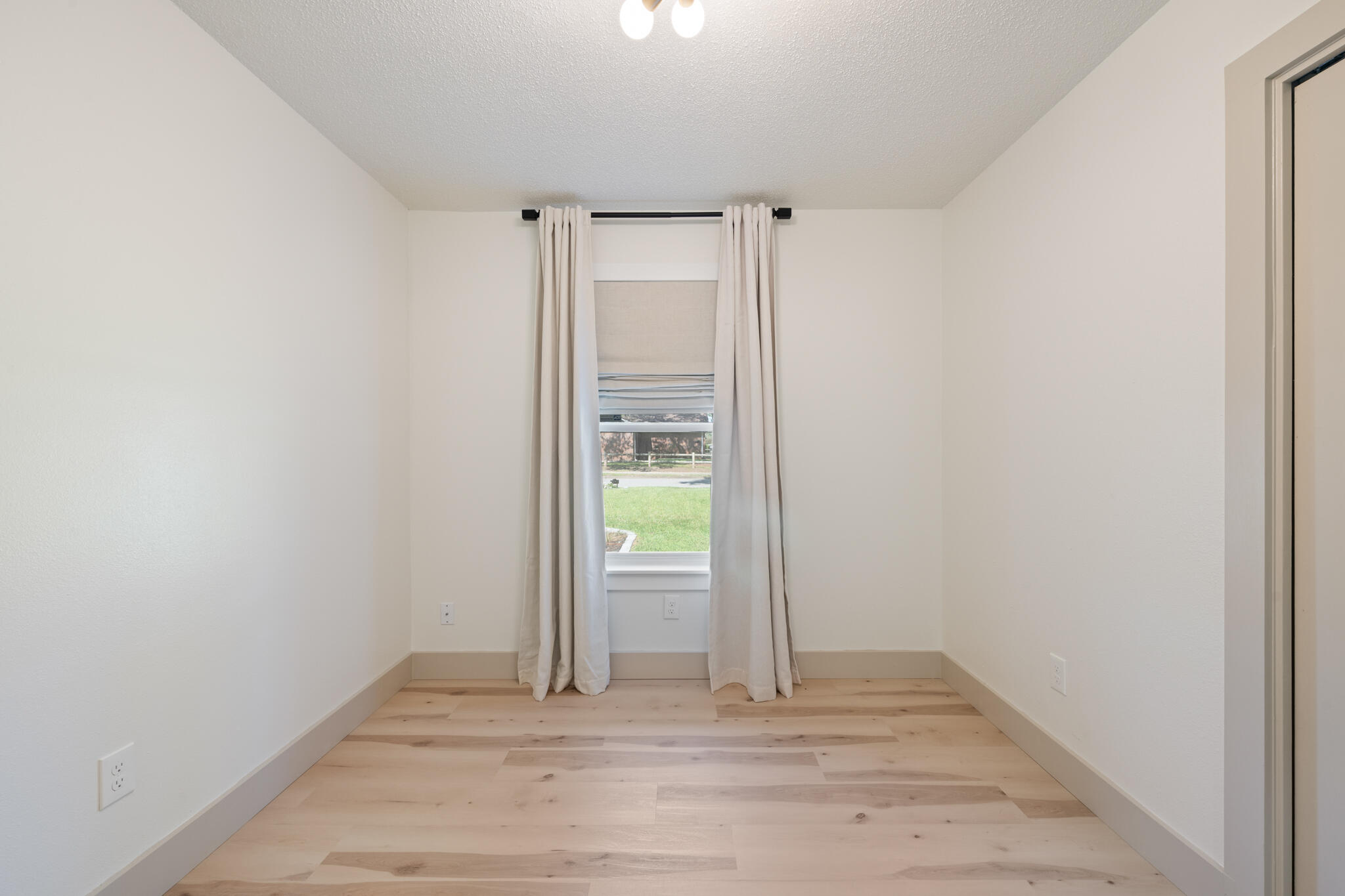 538 22nd Street Niceville, FL 32578 - Photo 26 of 46 a view of an empty room