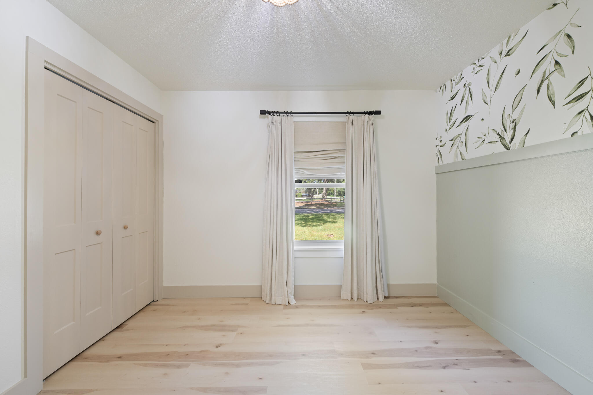 538 22nd Street Niceville, FL 32578 - Photo 31 of 46 an empty room with windows