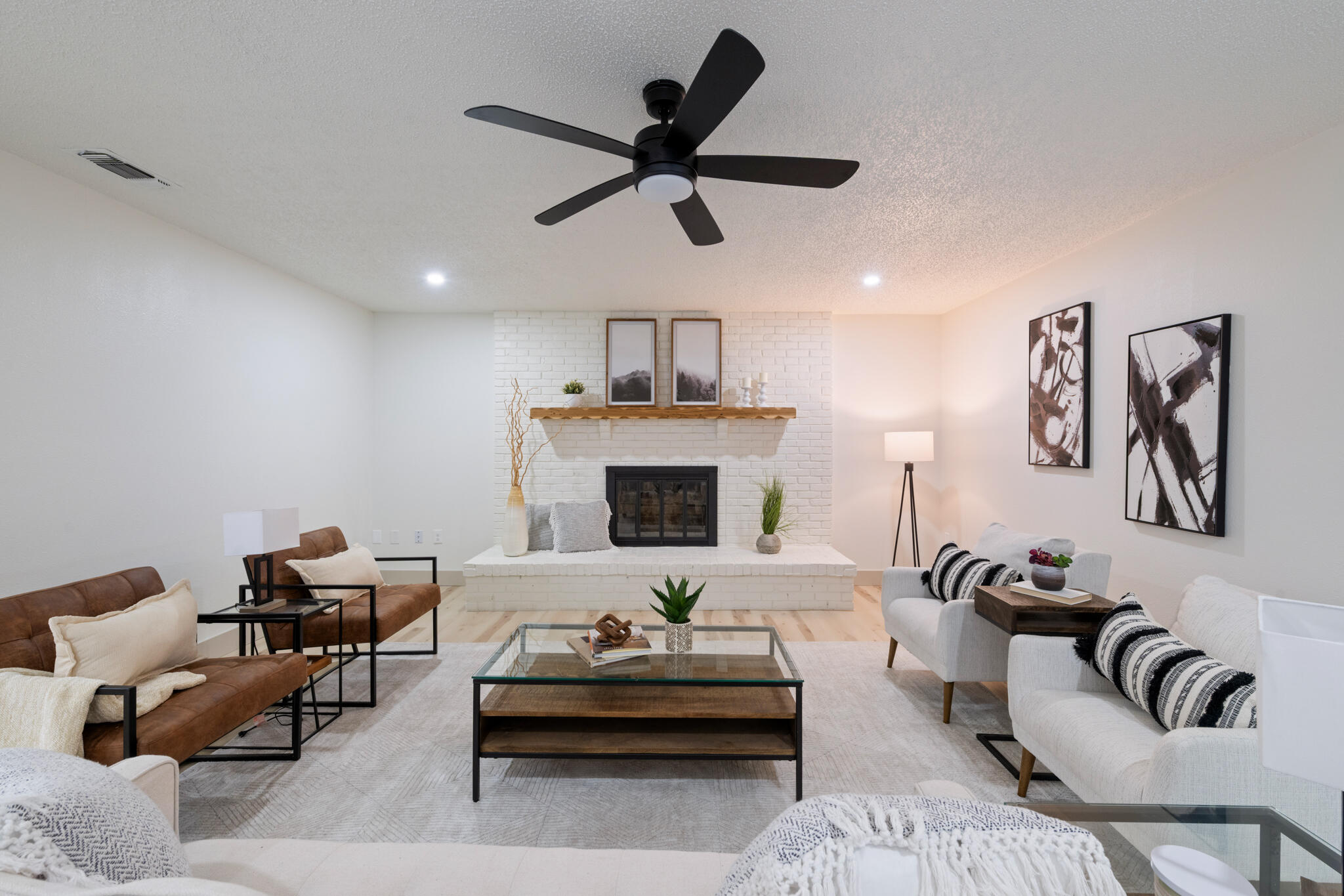 538 22nd Street Niceville, FL 32578 - Photo 33 of 46 a living room with furniture