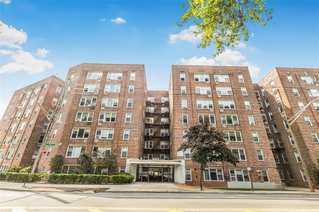 $190,000 | 4320 Van Cortlandt Park East, Unit 1E | Woodlawn Heights