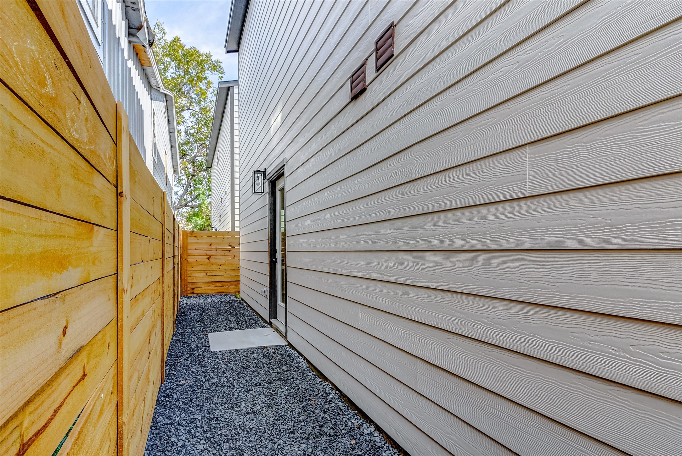 5407 Lee Street Houston, TX 77020 - Photo 35 of 36 a view of a pathway of a house