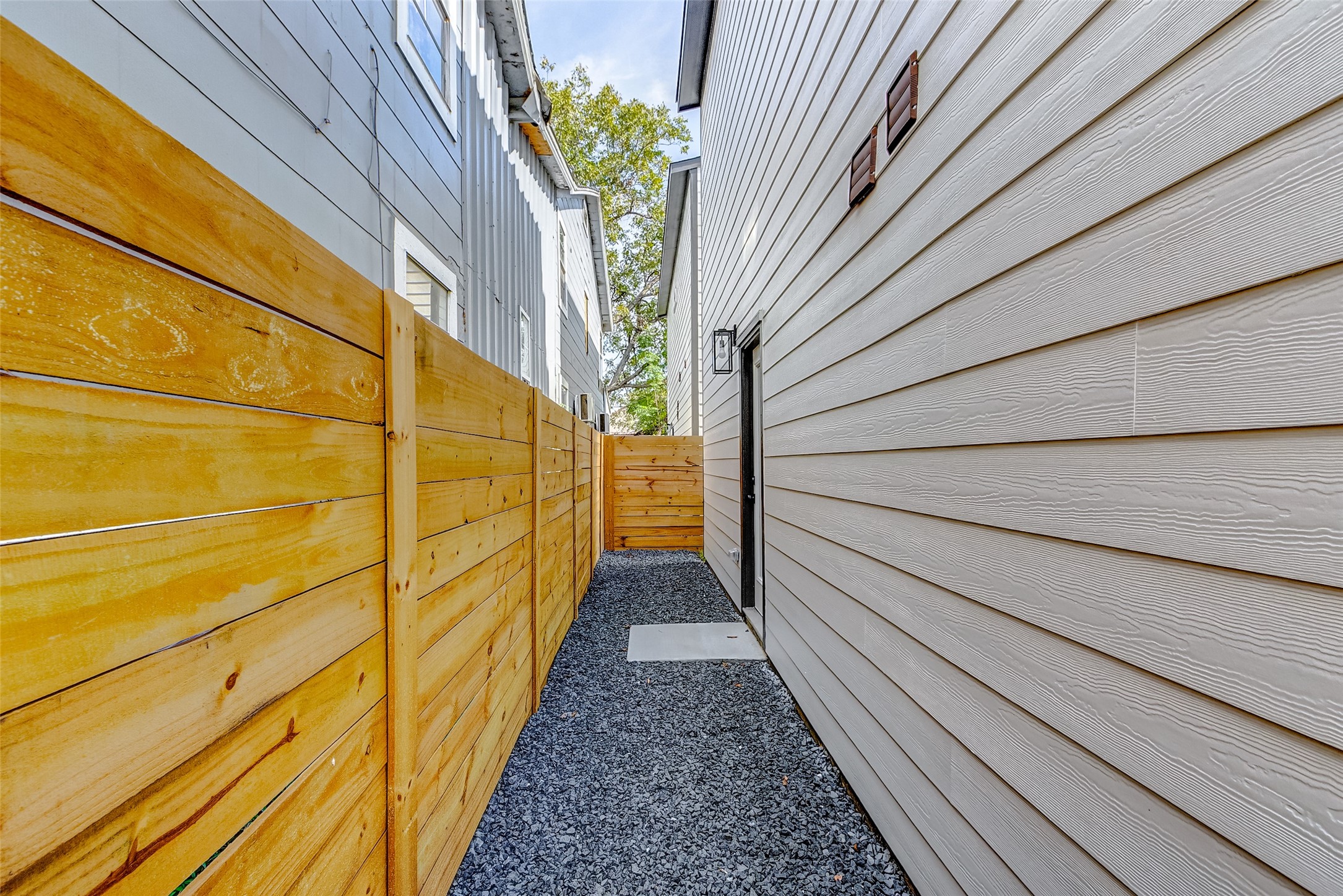 5407 Lee Street Houston, TX 77020 - Photo 36 of 36 a view of a pathway with a pathway