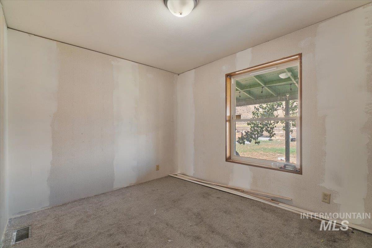 2284 Weiser River Road Weiser, ID 83672 - Photo 25 of 43 Spare room with carpet