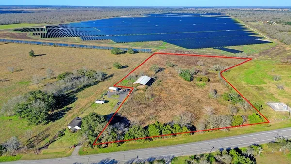 a view of a tennis court