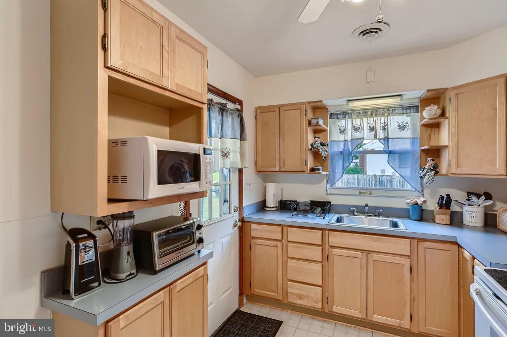 115 Homeland Road Pasadena, MD 21122 - Photo 12 of 40 Kitchen