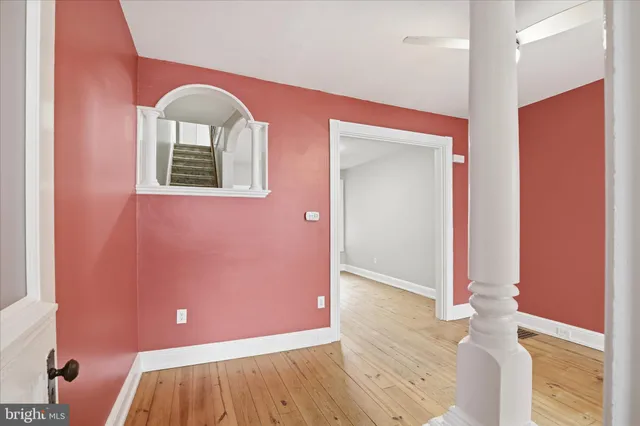 a view of livingroom with furniture