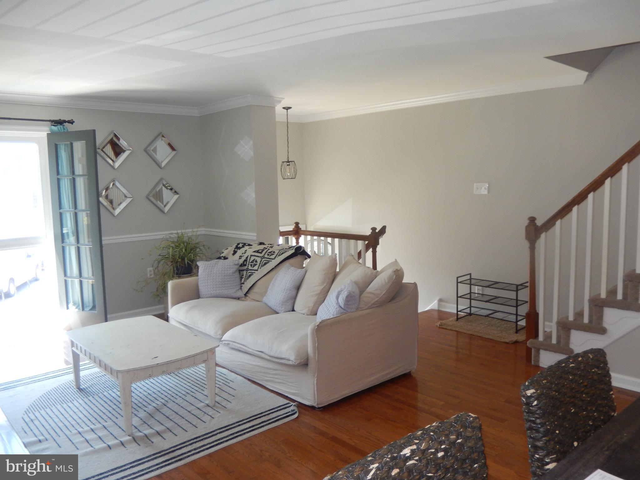 3209 Kilburn Road Philadelphia, PA 19114 - Photo 2 of 29 Living Room