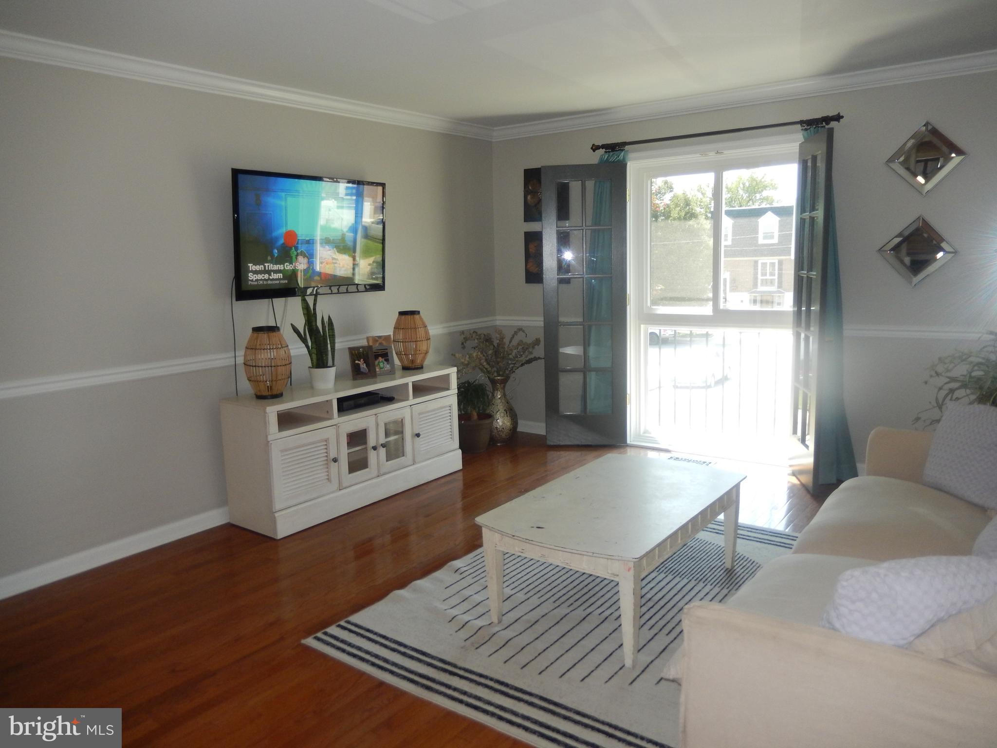 3209 Kilburn Road Philadelphia, PA 19114 - Photo 3 of 29 Living Room