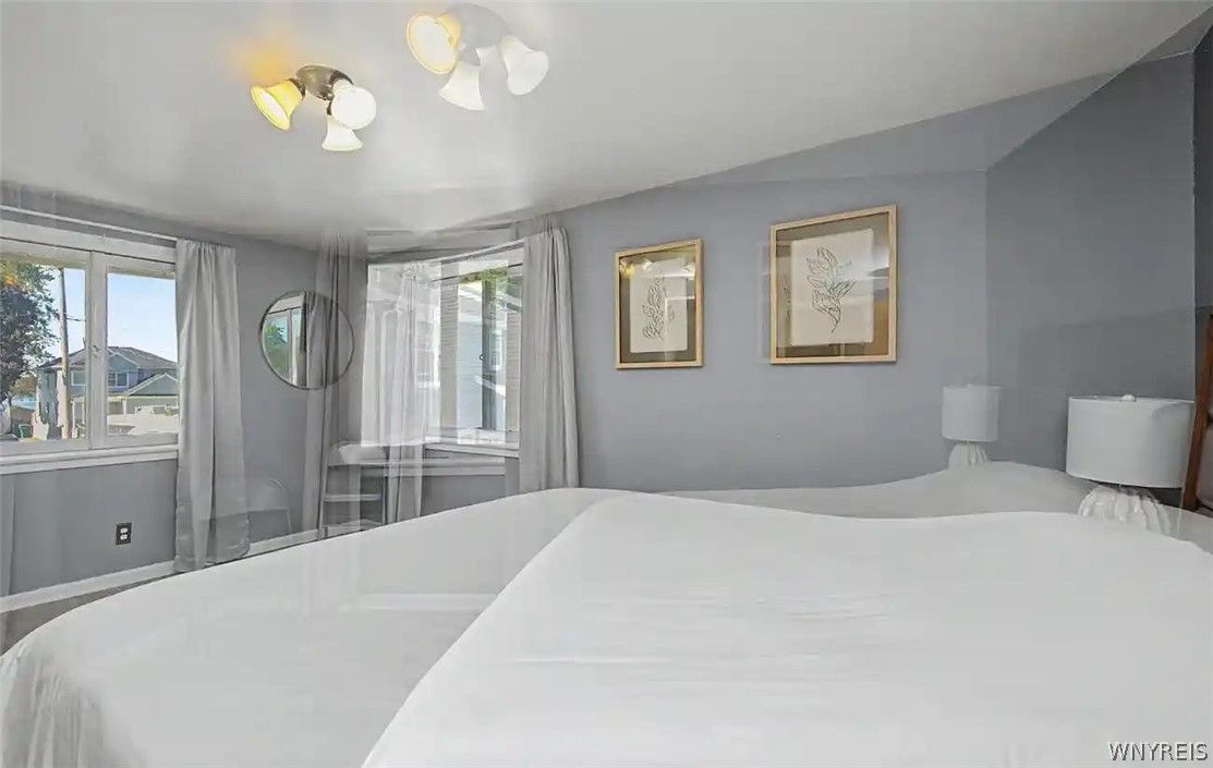 9326 Rivershore Drive Niagara Falls, NY 14304 - Photo 21 of 33 2nd floor bedroom