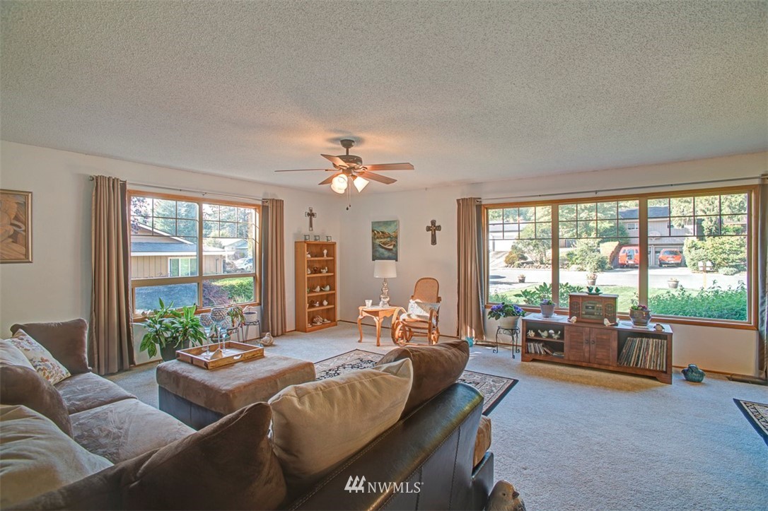 3011 Rozewood Drive Northeast Bremerton, WA 98310 - Photo 5 of 24 Gallery Image 5
