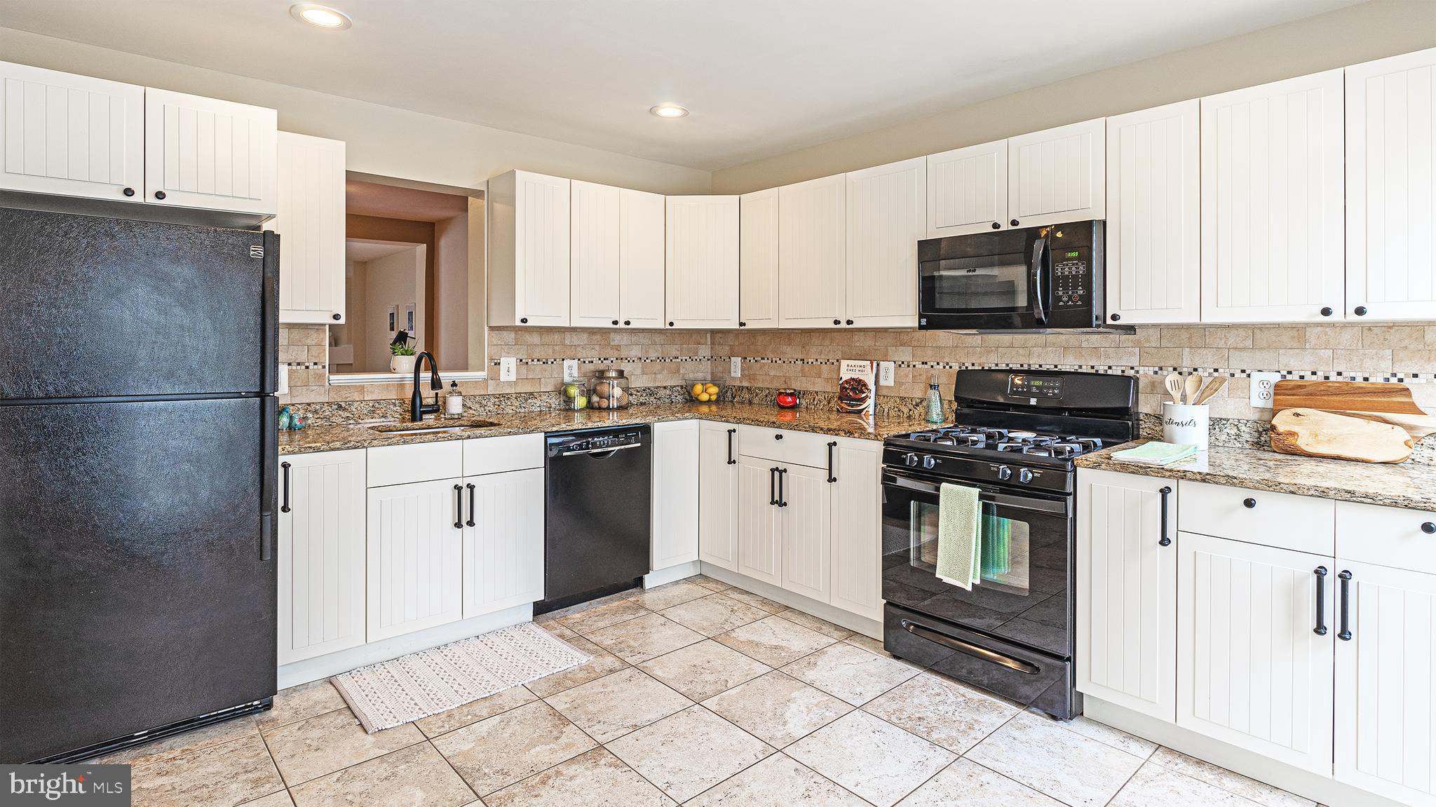 12081 Edgemere Circle Reston, VA 20190 - Photo 11 of 35 Gallery Image 11