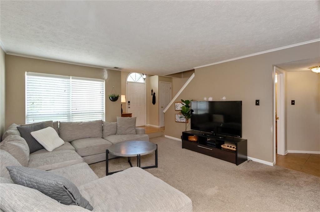 13195 Knoll Ridge Fishers, IN 46038 - Photo 3 of 25 Gallery Image 3
