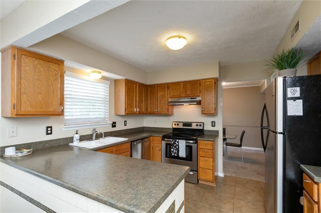 13195 Knoll Ridge Fishers, IN 46038 - Photo 6 of 25 Gallery Image 6