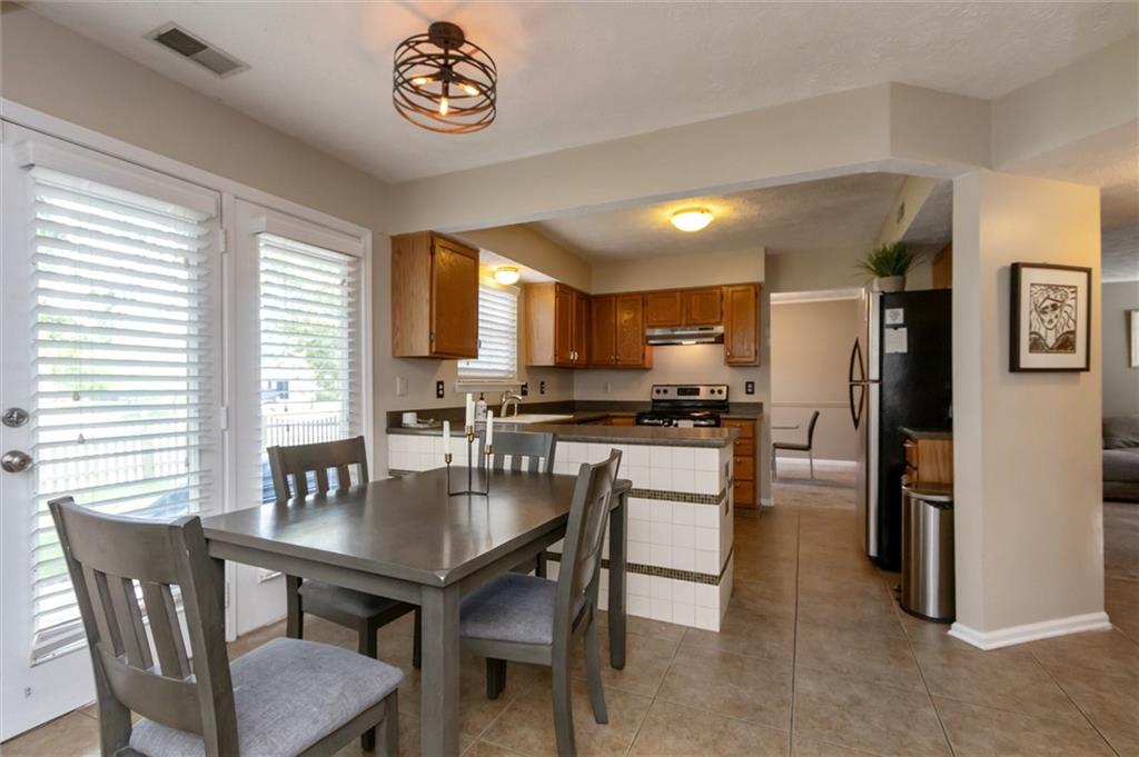 13195 Knoll Ridge Fishers, IN 46038 - Photo 8 of 25 Gallery Image 8