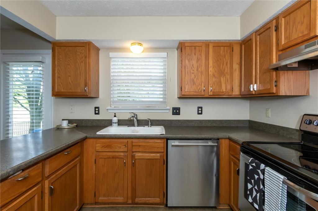 13195 Knoll Ridge Fishers, IN 46038 - Photo 9 of 25 Gallery Image 9