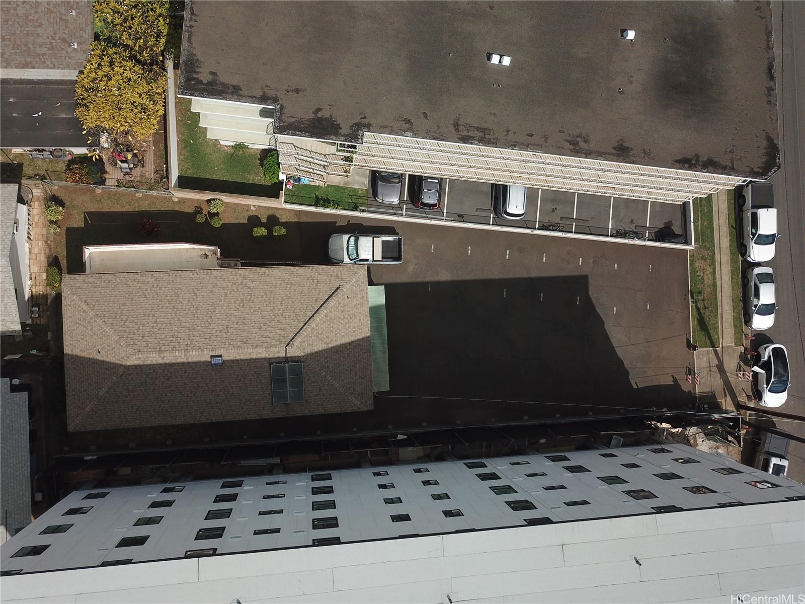 750 Makaleka Avenue Honolulu, HI 96816 - Photo 17 of 19 a building outdoor space with wooden floor