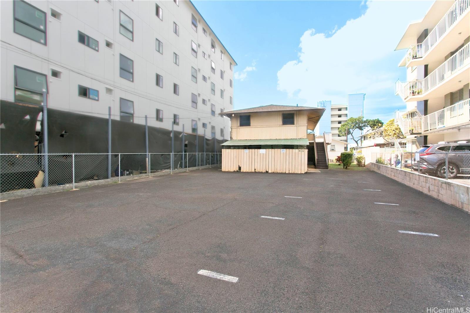 750 Makaleka Avenue Honolulu, HI 96816 - Photo 2 of 19 a view of a building with a street