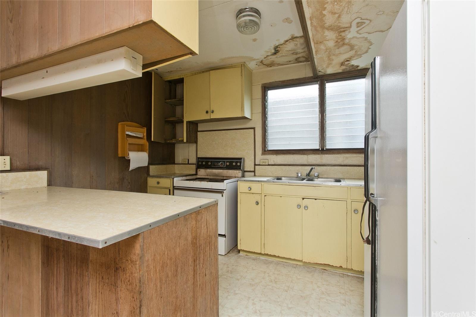 750 Makaleka Avenue Honolulu, HI 96816 - Photo 5 of 19 a utility room with dryer and washer