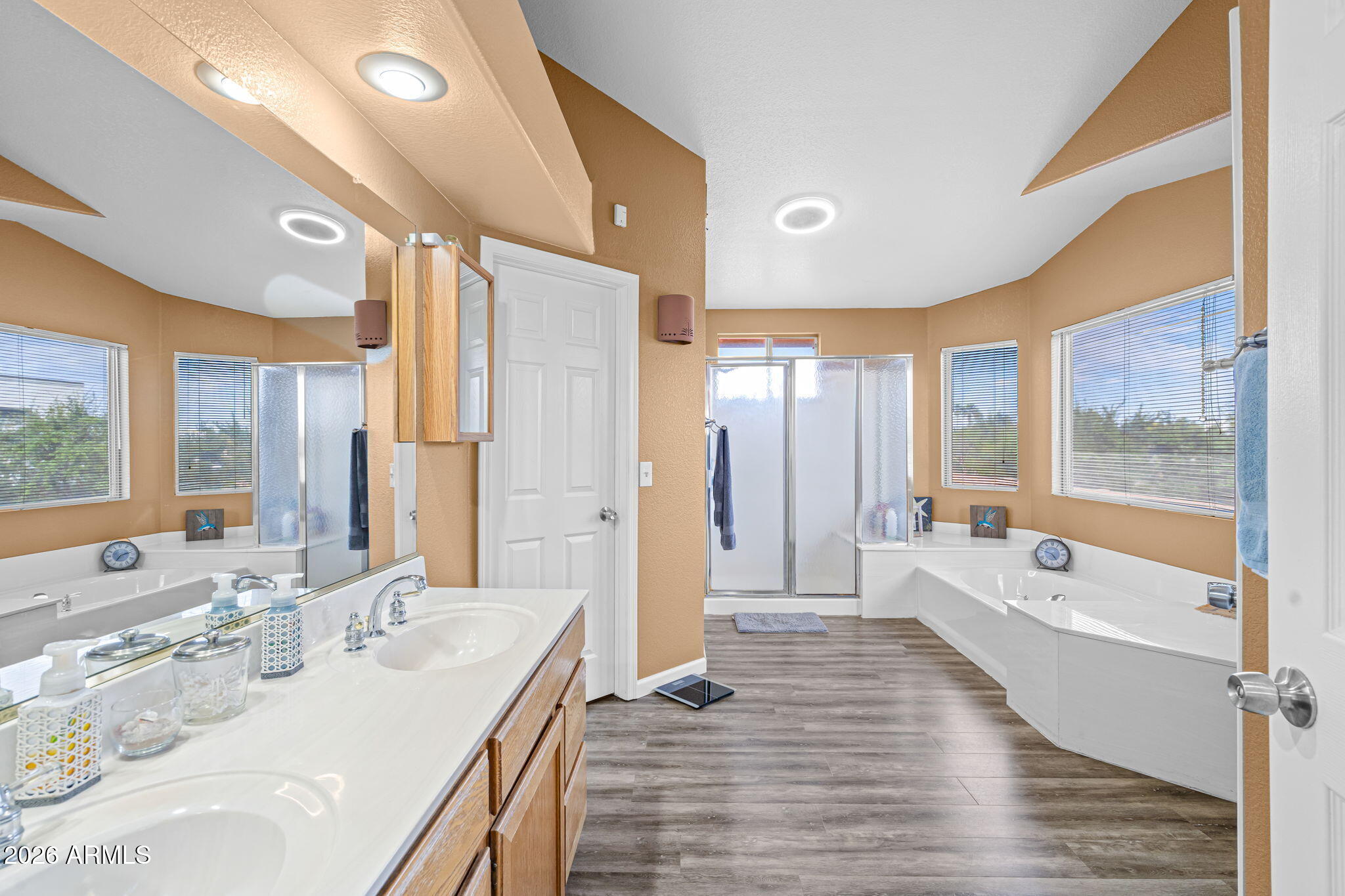 7617 West Calavar Road Peoria, AZ 85381 - Photo 15 of 27 Large Primary Bathroom