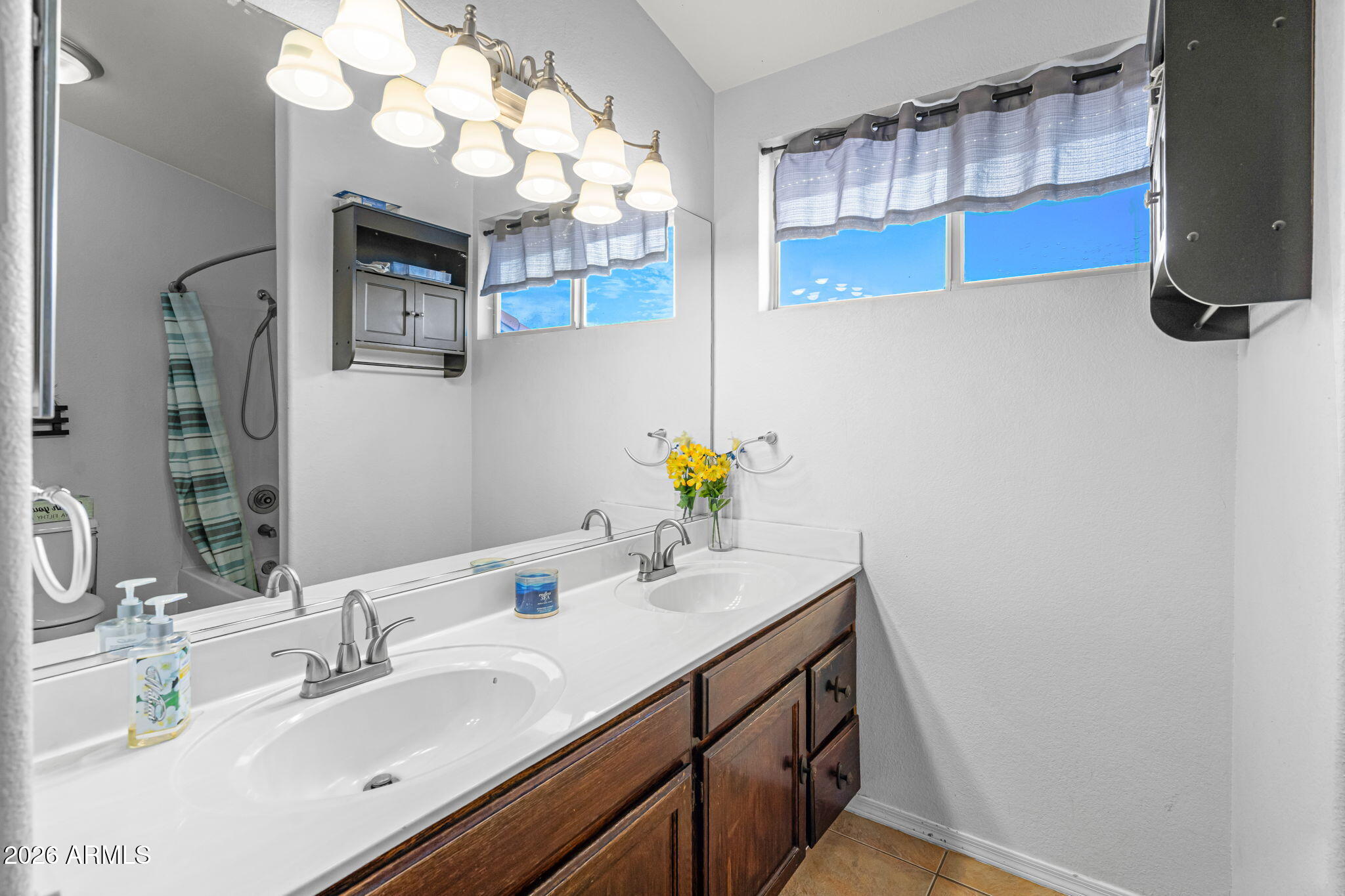 7617 West Calavar Road Peoria, AZ 85381 - Photo 17 of 27 Upstairs Bathroom