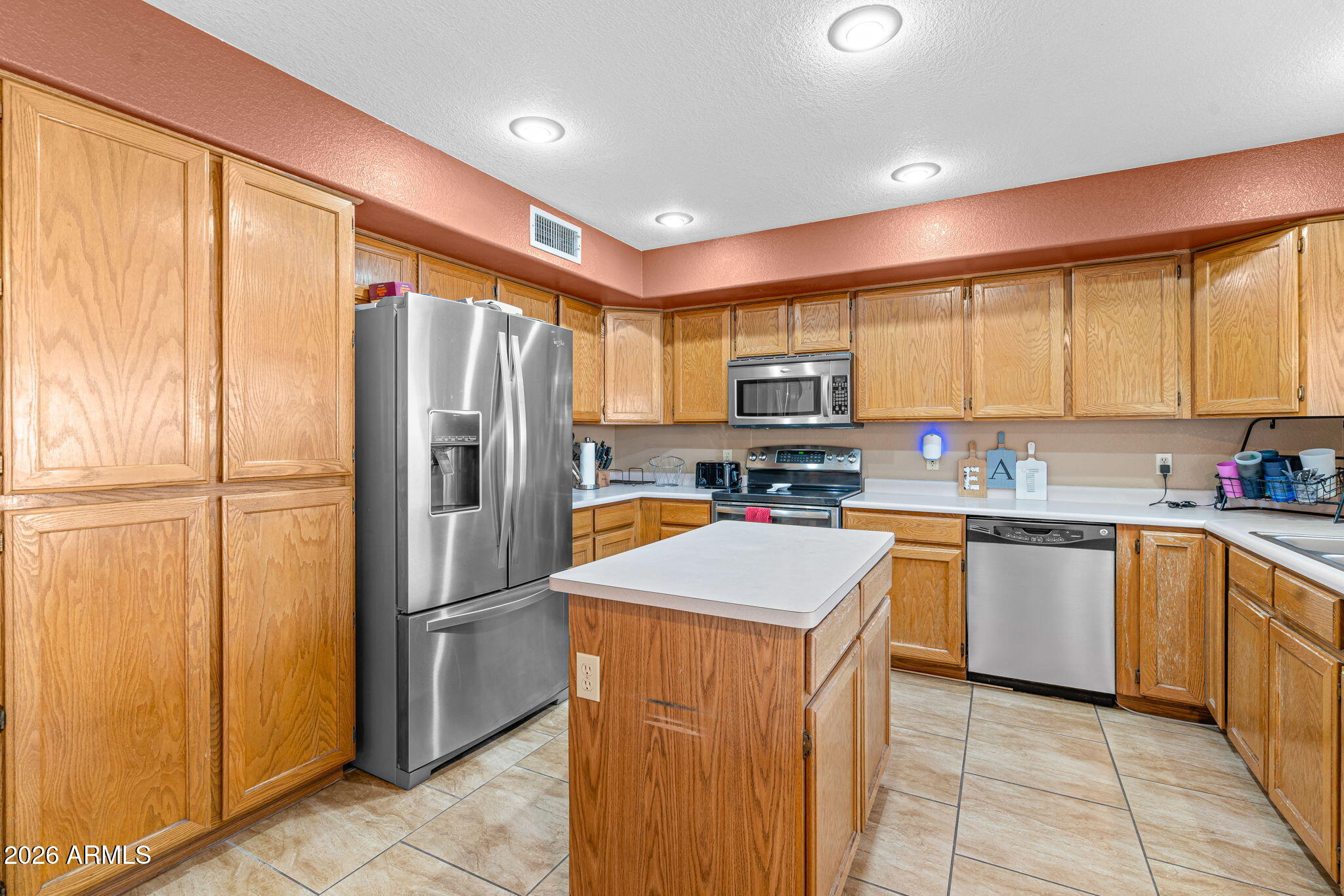 7617 West Calavar Road Peoria, AZ 85381 - Photo 5 of 27 Kitchen