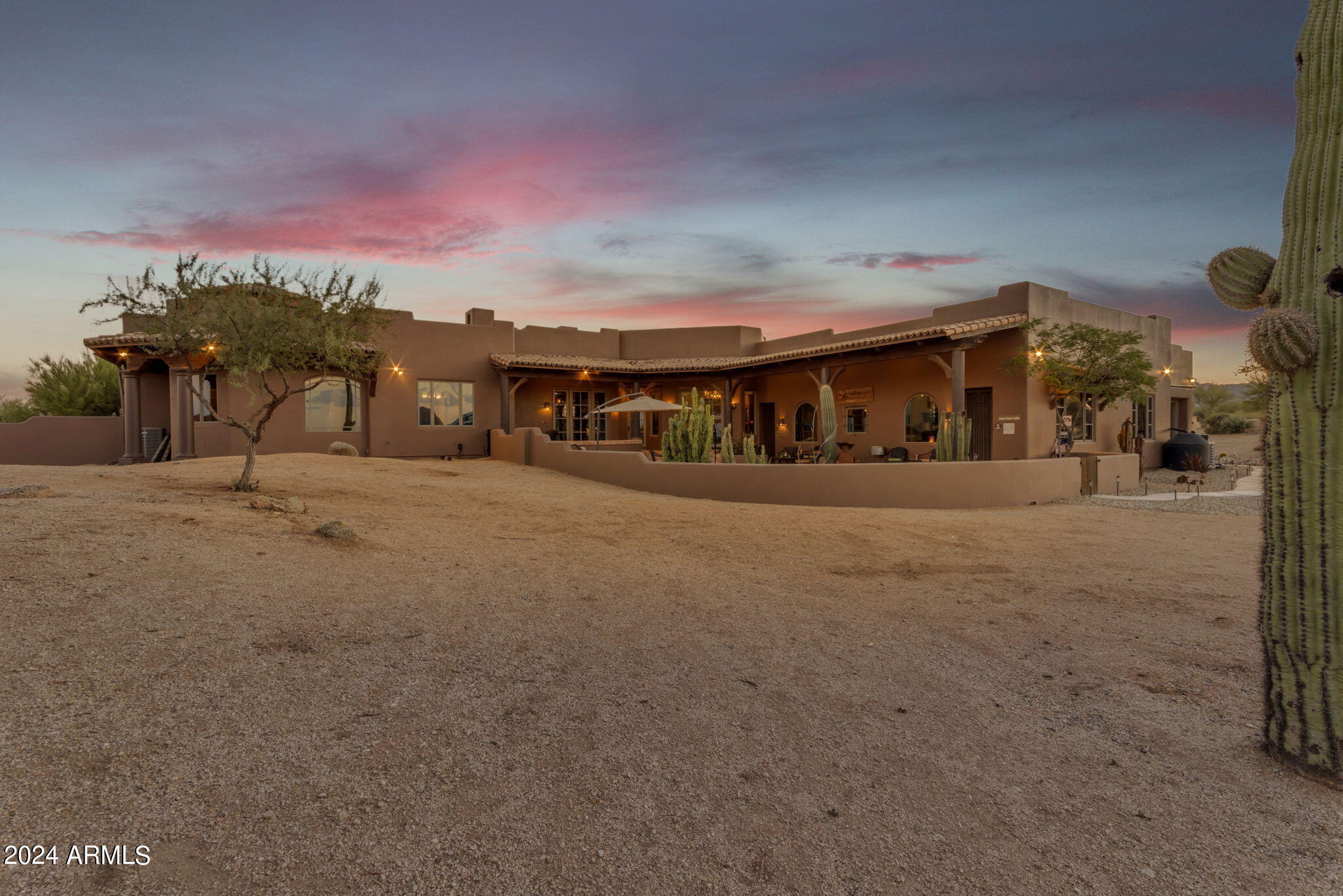 13330 East Jomax Road Scottsdale, AZ 85262 - Photo 21 of 164 17-web-or-mls-17_323_a4m_ext tw