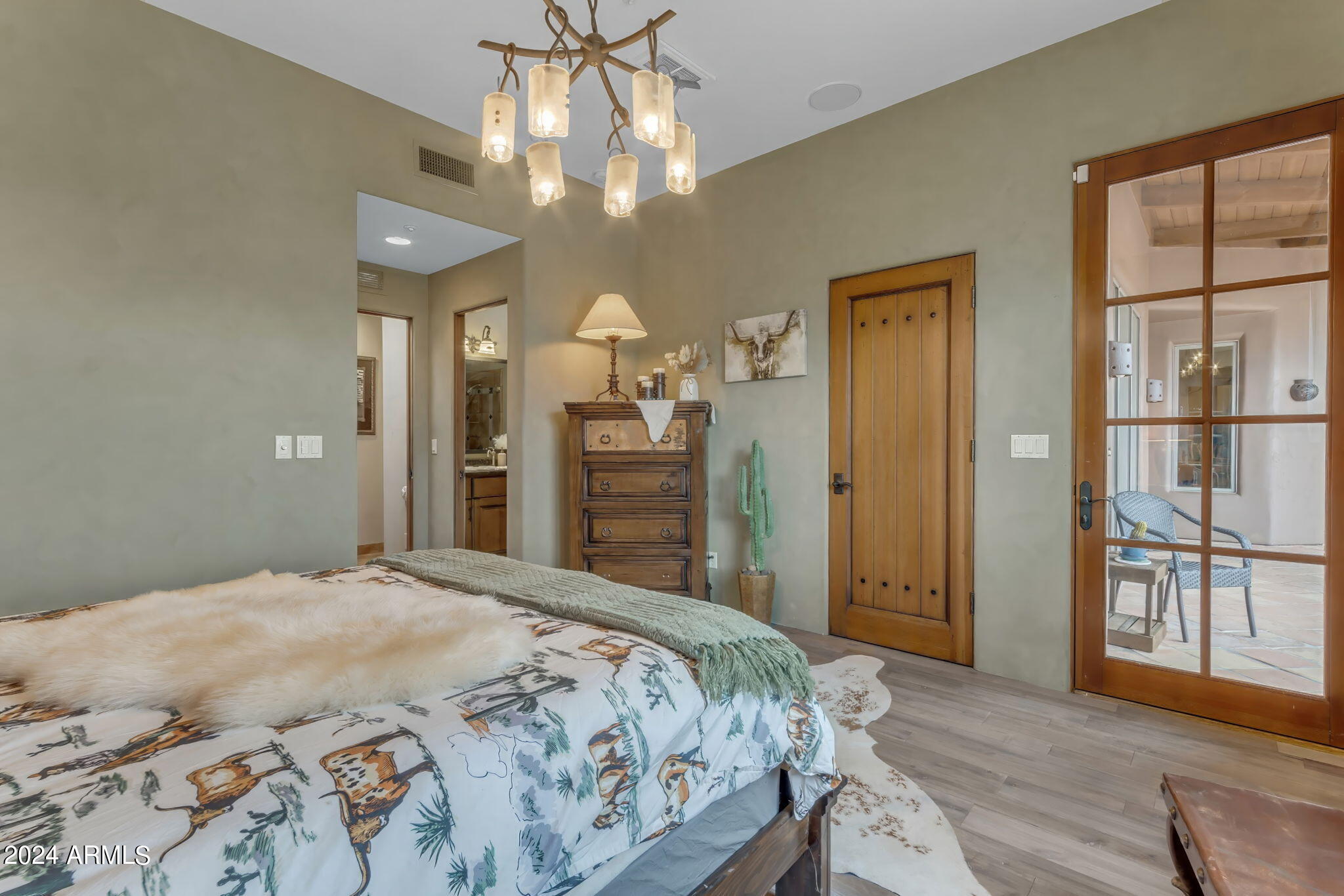 13330 East Jomax Road Scottsdale, AZ 85262 - Photo 91 of 164 a bedroom with a large bed a chandelier and closet