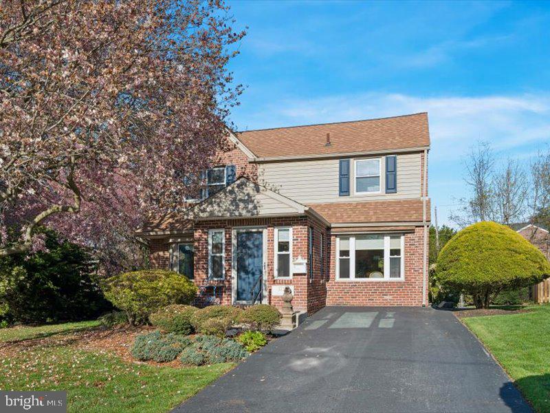 1723 Ridgeway Road Havertown, PA 19083 - Photo 2 of 35 front view of a house with a garden