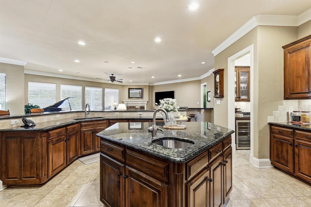 2726 Country Club Road Pantego, TX 76013 - Photo 11 of 37 Gallery Image 11